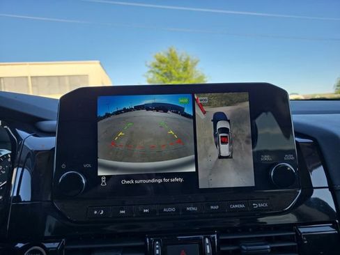 Used 2024 Nissan Pathfinder SL image 9