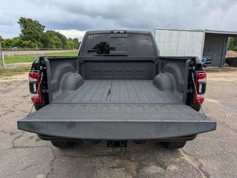 Used 2019 RAM 2500 Laramie w/ Black Appearance Package AWD/4WD image 13