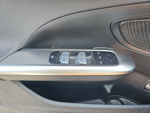 Used 2025 Mercedes-Benz C 300 Sedan image 26