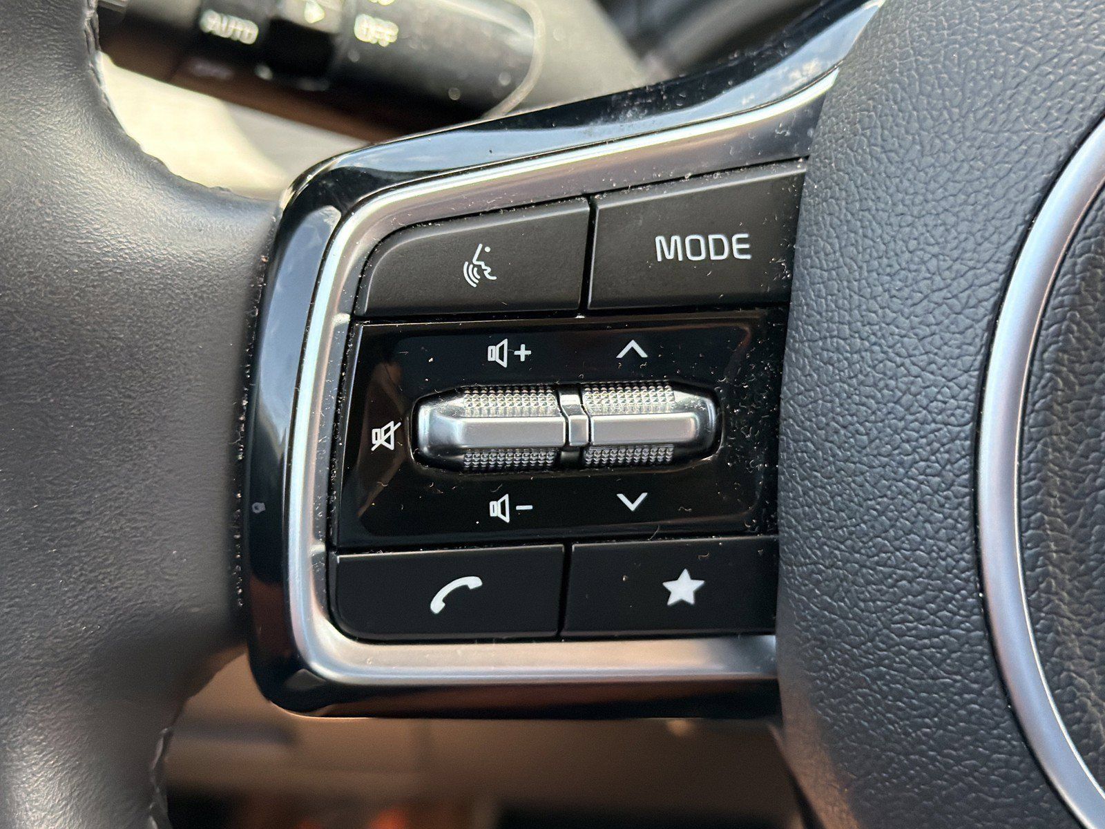 Used 2024 Kia Carnival SX FWD image 33