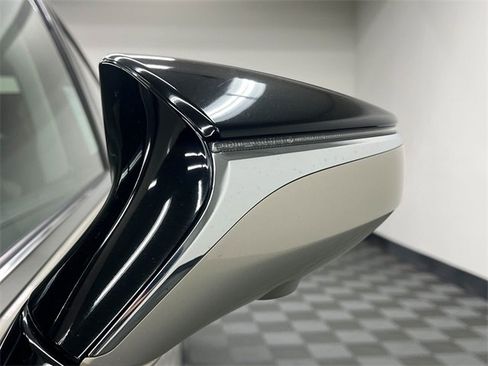 Used 2019 Lexus ES 300h w/ Luxury Package image 22