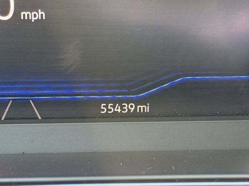 Used 2022 Volkswagen Taos SEL image 15