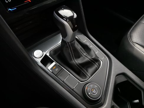 Certified 2024 Volkswagen Tiguan SE AWD/4WD image 24