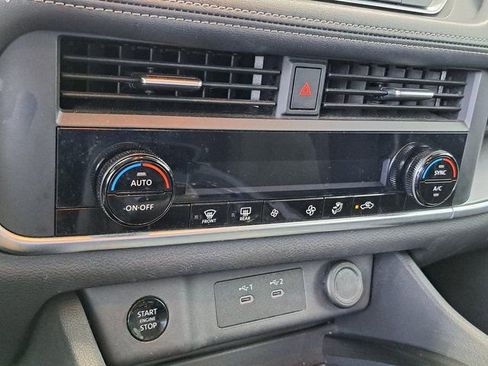 Used 2024 Nissan Rogue SV image 15