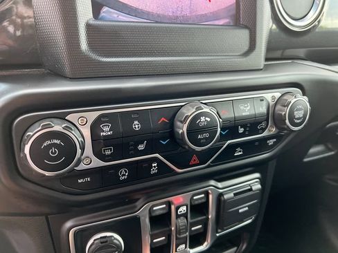 Used 2021 Jeep Wrangler Unlimited Sahara AWD/4WD image 20