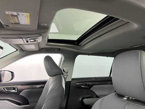 Used 2023 Toyota Highlander Limited image 25