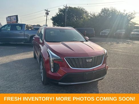 Used 2022 Cadillac XT4 Premium Luxury w/ Cold Weather Package FWD image 1