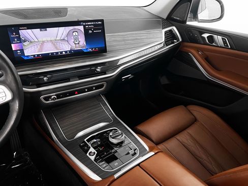 Used 2024 BMW X7 xDrive40i w/ Executive Package image 29