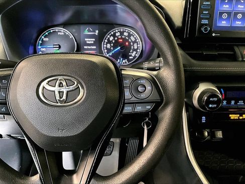 Used 2020 Toyota RAV4 LE w/ Carpet Mat Package AWD/4WD image 24