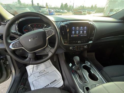Used 2023 Chevrolet Traverse LT w/ Midnight/Sport Edition image 9