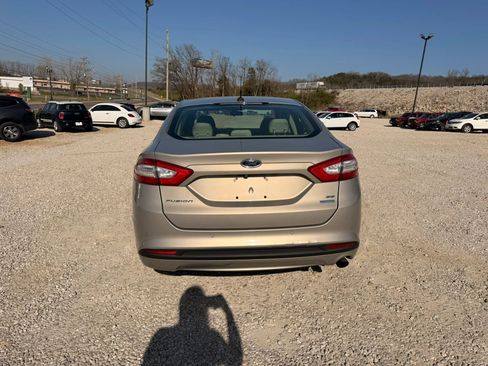 Used 2015 Ford Fusion SE FWD image 4