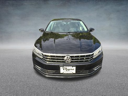 Used 2018 Volkswagen Passat 2.0T SE FWD image 4