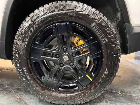 Used 2023 Rivian R1S Adventure image 31