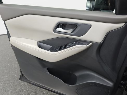 Used 2025 Nissan Rogue SV AWD/4WD image 27