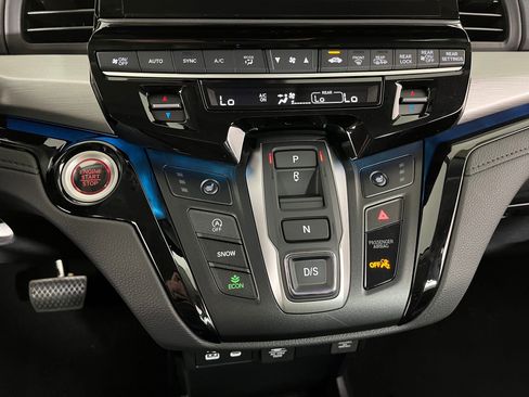 New 2026 Honda Odyssey Touring image 15