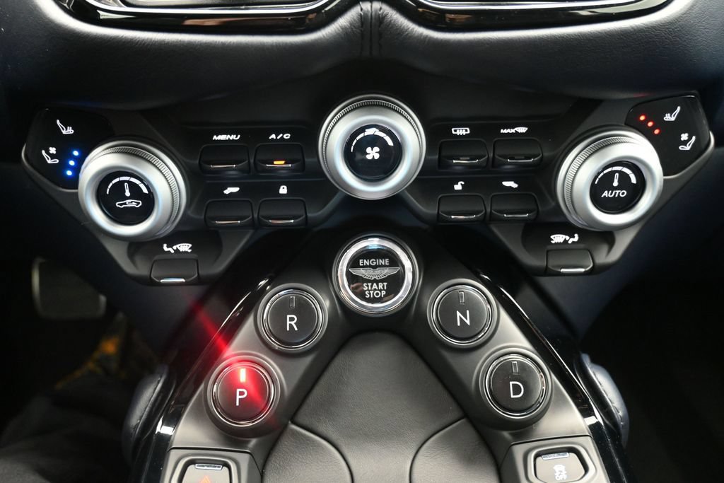 Used 2020 Aston Martin V8 Vantage Coupe RWD image 17