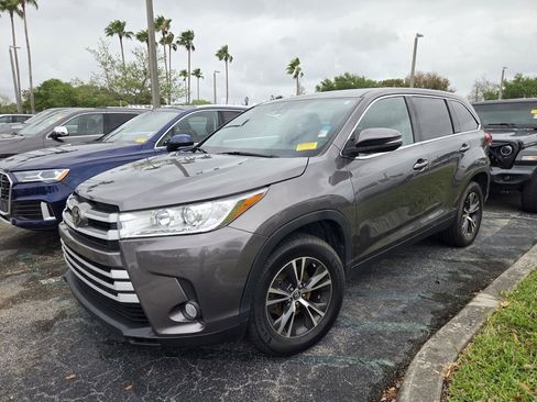 Used 2019 Toyota Highlander Plus image 3