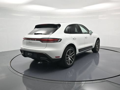 Used 2026 Porsche Macan AWD/4WD image 34