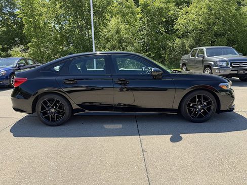 Used 2023 Honda Civic Sport image 3
