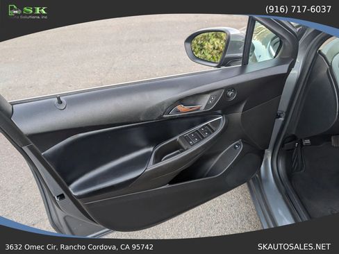 Used 2018 Chevrolet Cruze LT FWD image 29