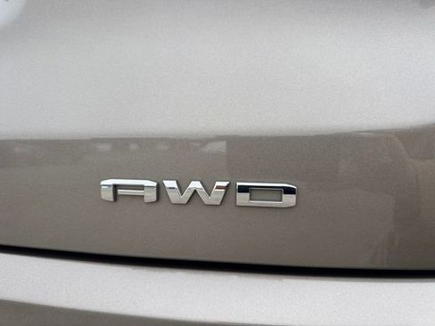 Used 2023 GMC Acadia Denali w/ Denali Ultimate Package image 9