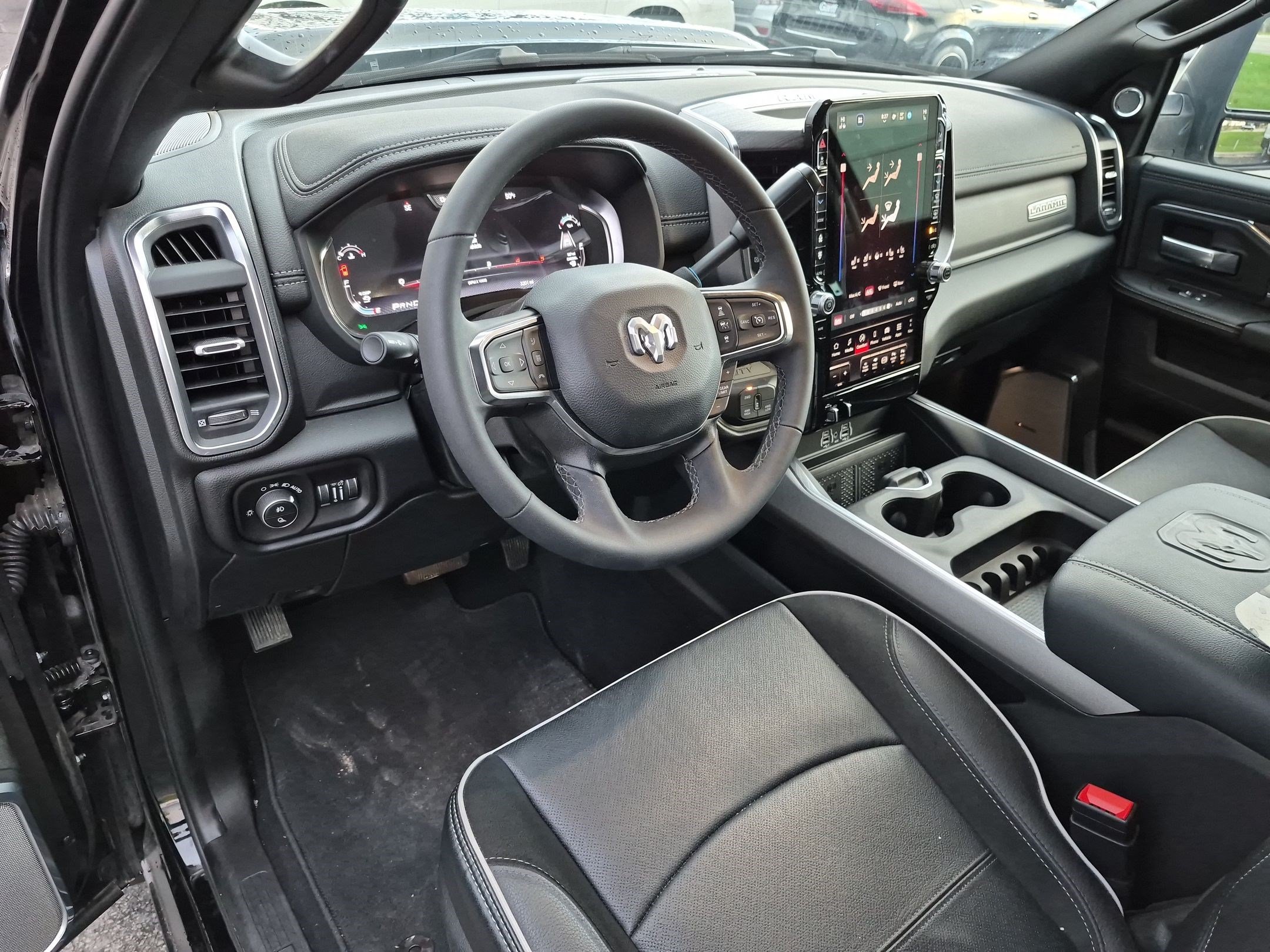 Used 2026 RAM 3500 Laramie AWD/4WD image 17