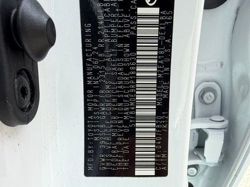 Used 2024 Toyota Corolla LE image 29