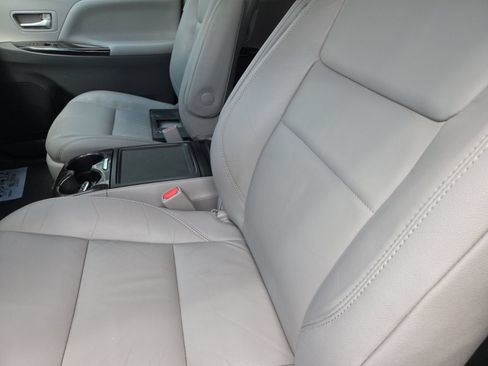 Used 2017 Toyota Sienna XLE FWD image 15