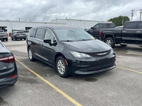 Used 2023 Chrysler Voyager LX FWD image 2