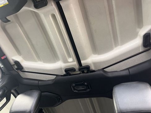 Used 2022 Jeep Gladiator Rubicon w/ Cold Weather Group AWD/4WD image 36