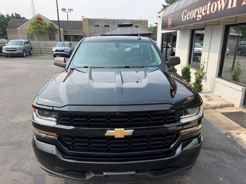 Used 2019 Chevrolet Silverado 1500 Custom w/ Custom Convenience Package AWD/4WD image 19