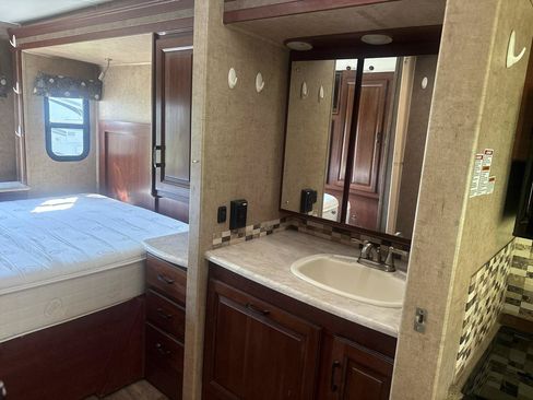 Used 2016 Ford E-450 and Econoline 450 Super Duty w/ Motorhome Prep Package RWD image 19