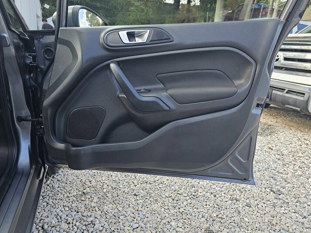Used 2014 Ford Fiesta SE w/ Comfort Package FWD image 18