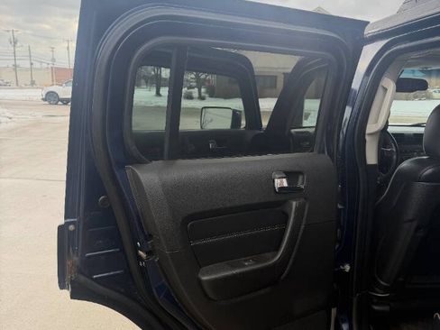 Used 2008 HUMMER H3 Luxury image 26