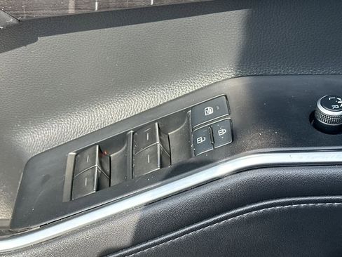 Used 2020 Toyota Highlander Limited image 14