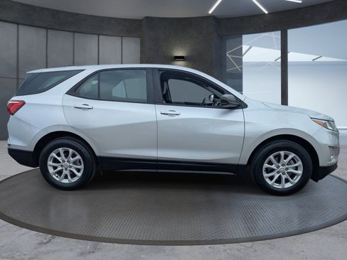 Used 2020 Chevrolet Equinox LS FWD image 7
