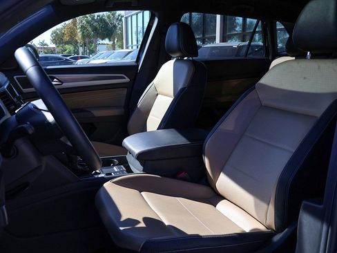 Used 2022 Volkswagen Atlas Cross Sport SE w/ Panoramic Sunroof Package image 28