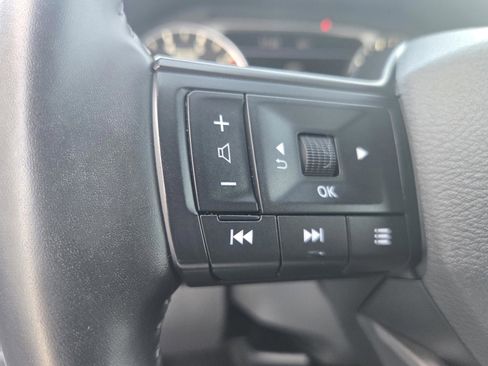 Used 2025 Nissan Rogue SV FWD image 23