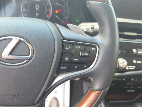 Used 2022 Lexus ES 350 Ultra Luxury w/ Accessory Package 2 FWD image 16
