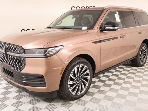 New 2026 Lincoln Navigator Black Label AWD/4WD image 11