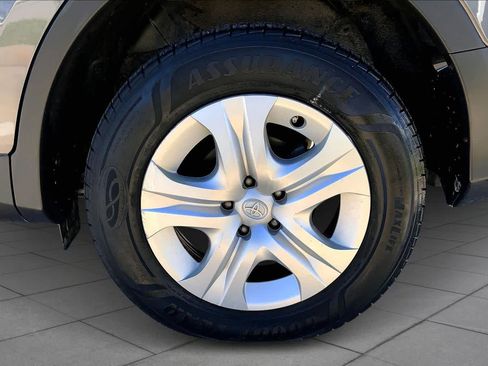 Used 2015 Toyota RAV4 LE image 9