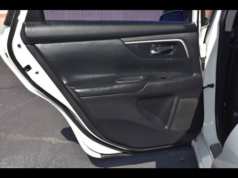 Used 2016 Nissan Altima 2.5 SL w/ 2.5 Technology Package FWD image 22