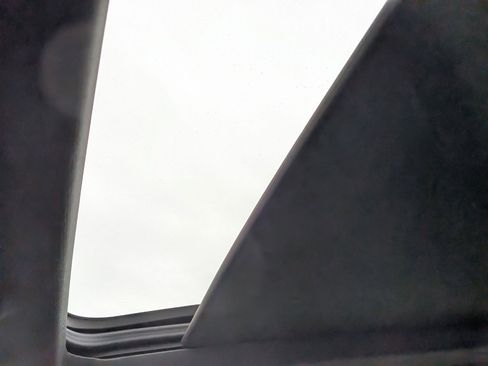 Used 2022 GMC Yukon Denali w/ Denali Premium Package image 25