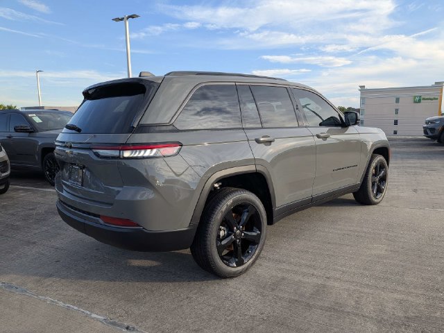 New 2027 Jeep Grand Cherokee Limited w/ Limited Altitude Package AWD/4WD image 4