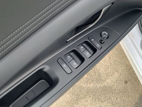 New 2025 Hyundai Elantra SEL image 30