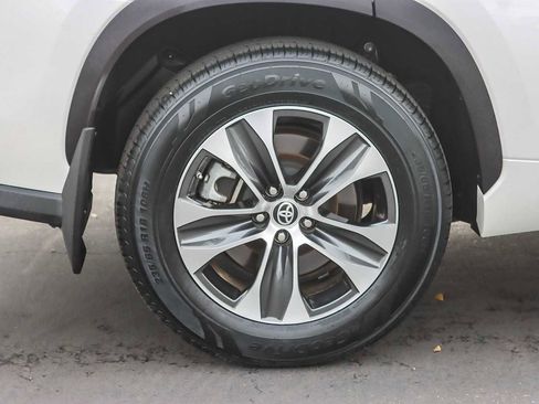 Used 2020 Toyota Highlander XLE image 10