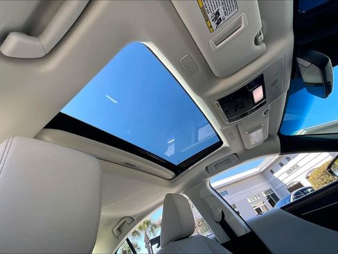 Used 2025 Lexus ES 300h w/ Premium Package image 13