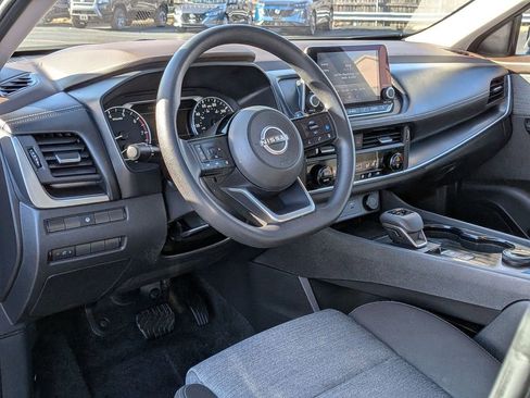 Used 2023 Nissan Rogue SV image 10