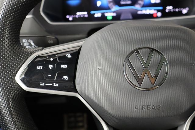 Used 2024 Volkswagen Tiguan SE R-Line AWD/4WD image 8