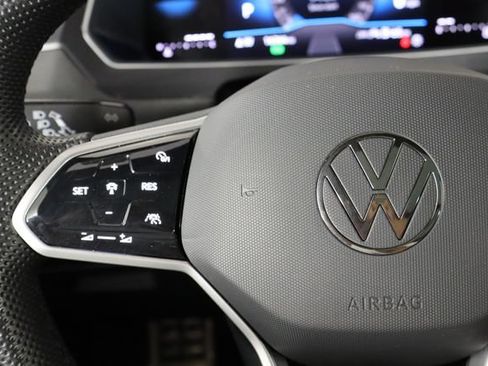 Used 2024 Volkswagen Tiguan SE R-Line AWD/4WD image 8